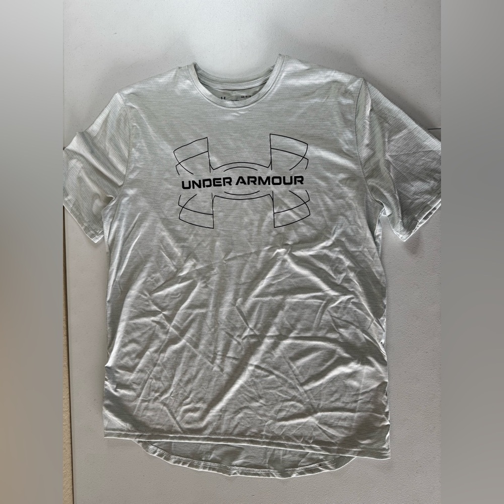 Under Armour Lightweight Moisture Wicking Activewear Shirt Mens Size Large